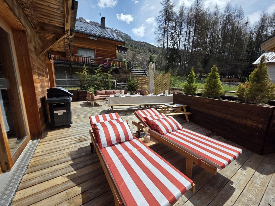 Patio, Day, Natural landscape, BBQ facilities, Garden, Garden view, Mountain view, sunbed