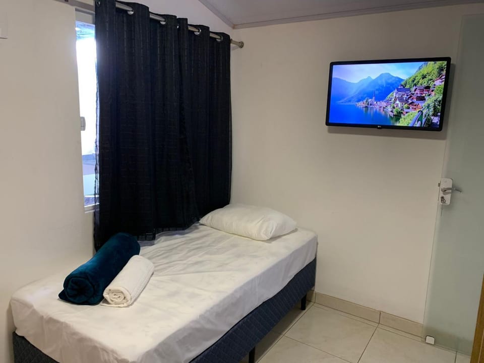 Bed, TV and multimedia, Bedroom