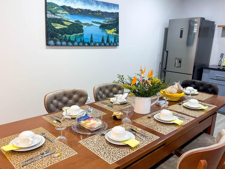 Kitchen or kitchenette, Food and drinks