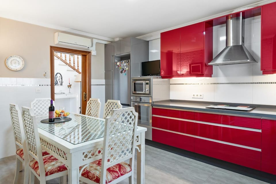 Property building, Kitchen or kitchenette, Living room