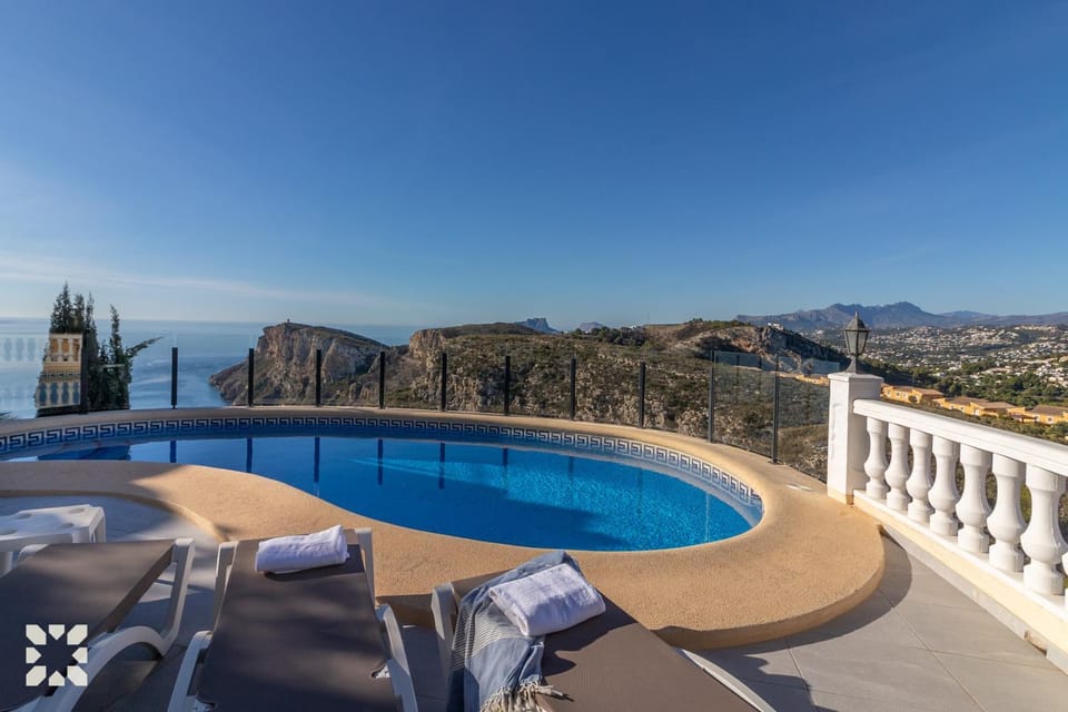 Patio, Nearby landmark, Day, Natural landscape, View (from property/room), Balcony/Terrace, Mountain view, Pool view, Sea view, Swimming pool, sunbed