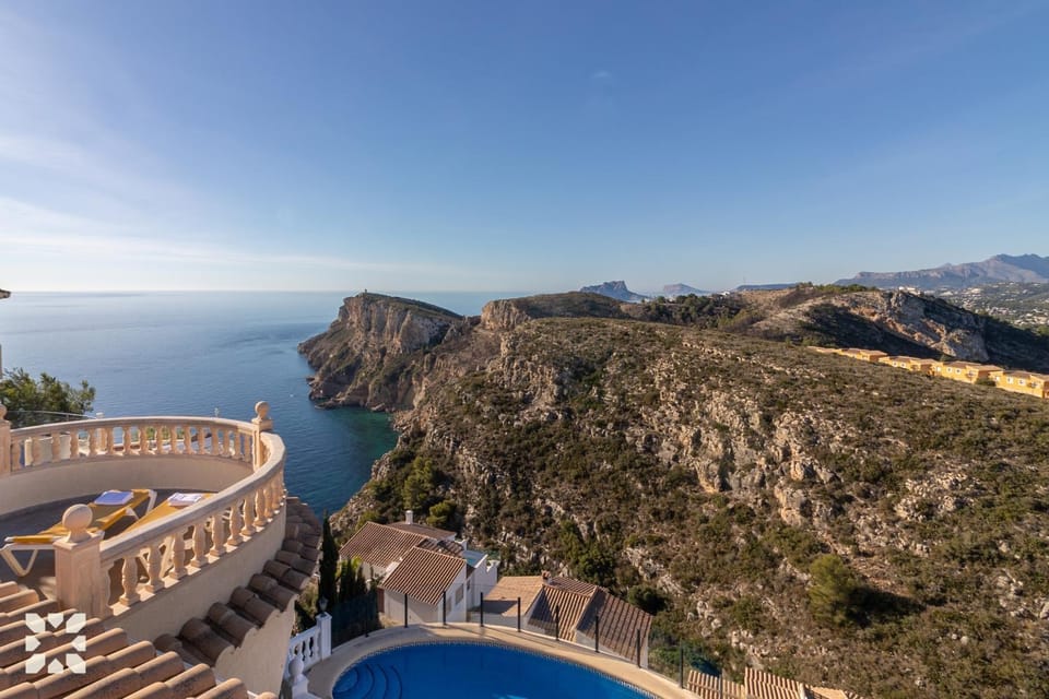 Nearby landmark, Day, Natural landscape, Bird's eye view, Lake view, Mountain view, Pool view, Sea view, Swimming pool