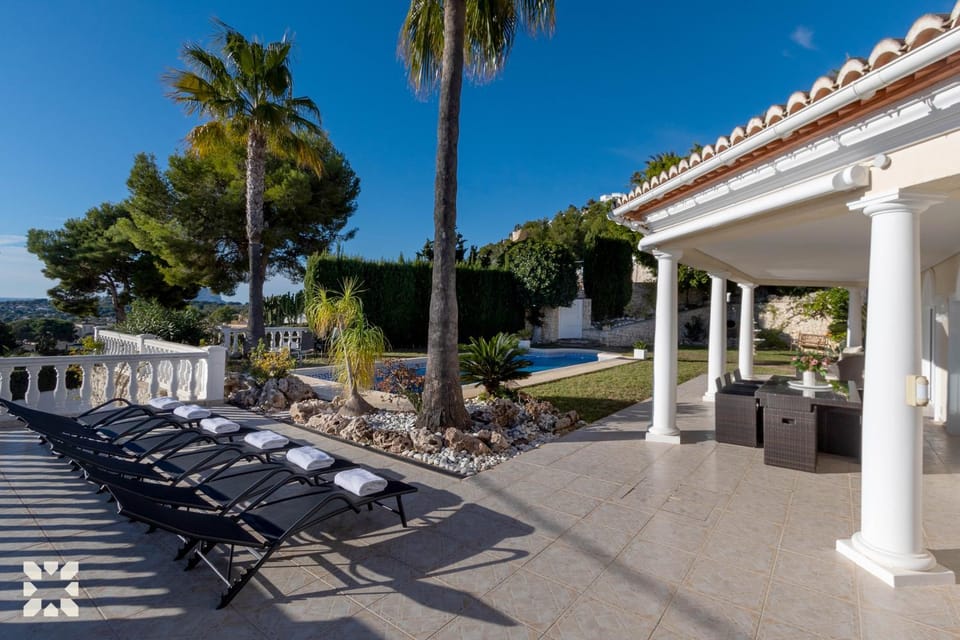 Property building, Patio, Day, Garden, View (from property/room), Balcony/Terrace, Garden view, sunbed