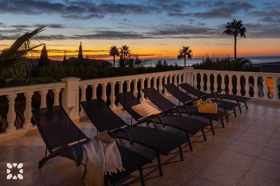 Natural landscape, View (from property/room), Balcony/Terrace, Sea view, Sunrise, Sunset, sunbed