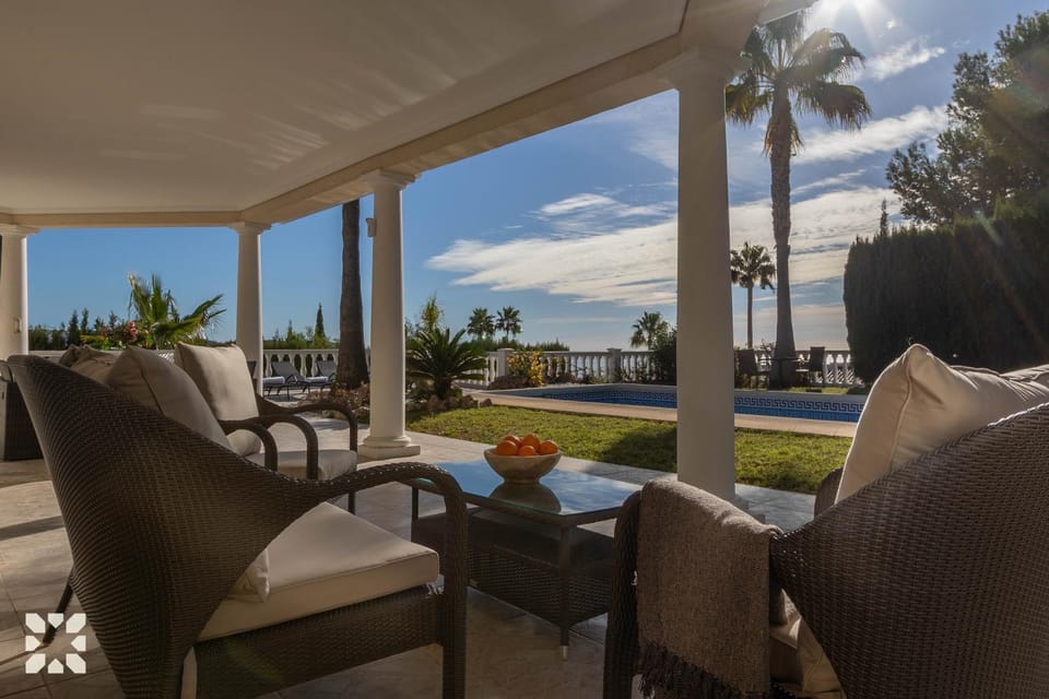 Patio, Day, Natural landscape, Garden, View (from property/room), Balcony/Terrace, Living room, Seating area, Garden view