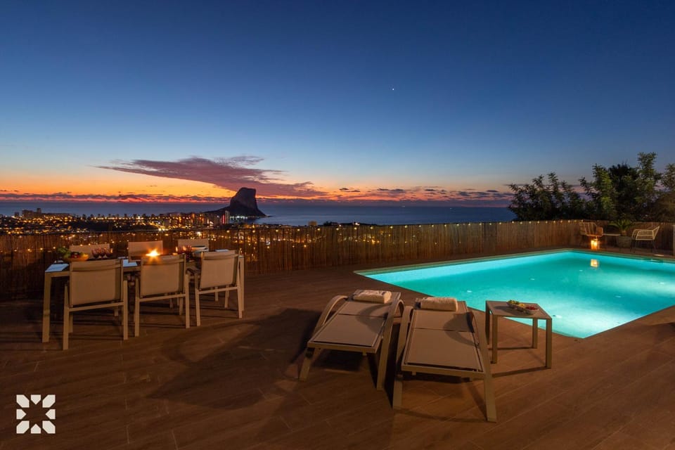 Natural landscape, Pool view, Sea view, Swimming pool, Sunrise, Sunset, sunbed