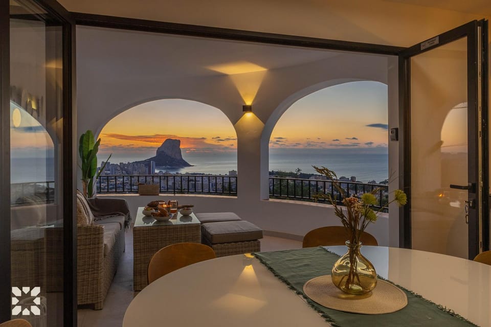 Natural landscape, View (from property/room), Balcony/Terrace, Living room, Seating area, Dining area, Sea view