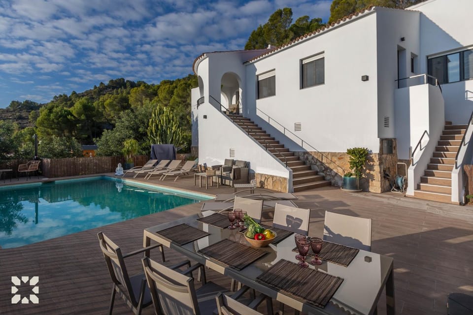 Property building, Patio, Day, Garden, View (from property/room), Balcony/Terrace, Garden view, Pool view, Swimming pool, sunbed