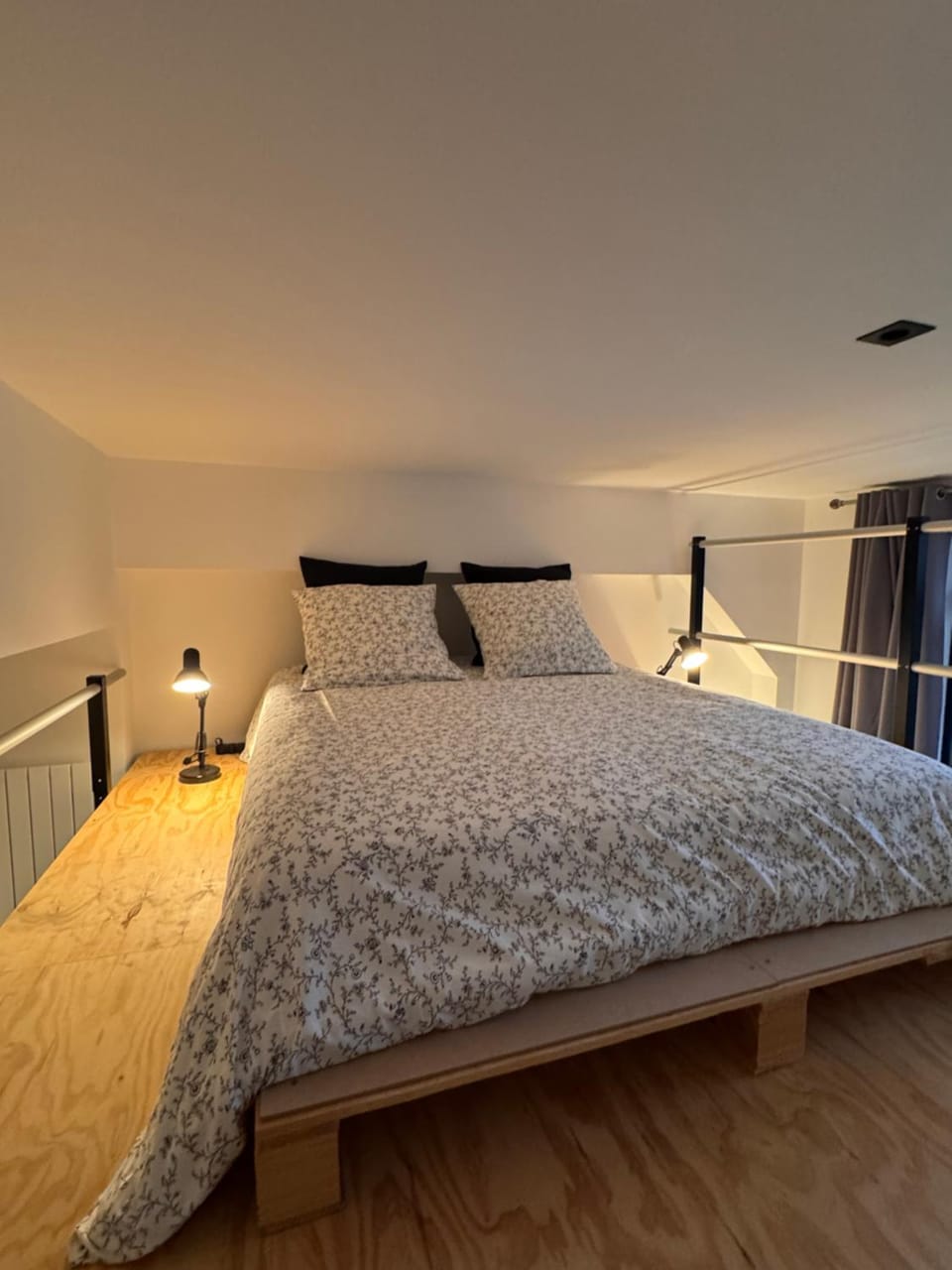 Bed, Photo of the whole room, Bedroom