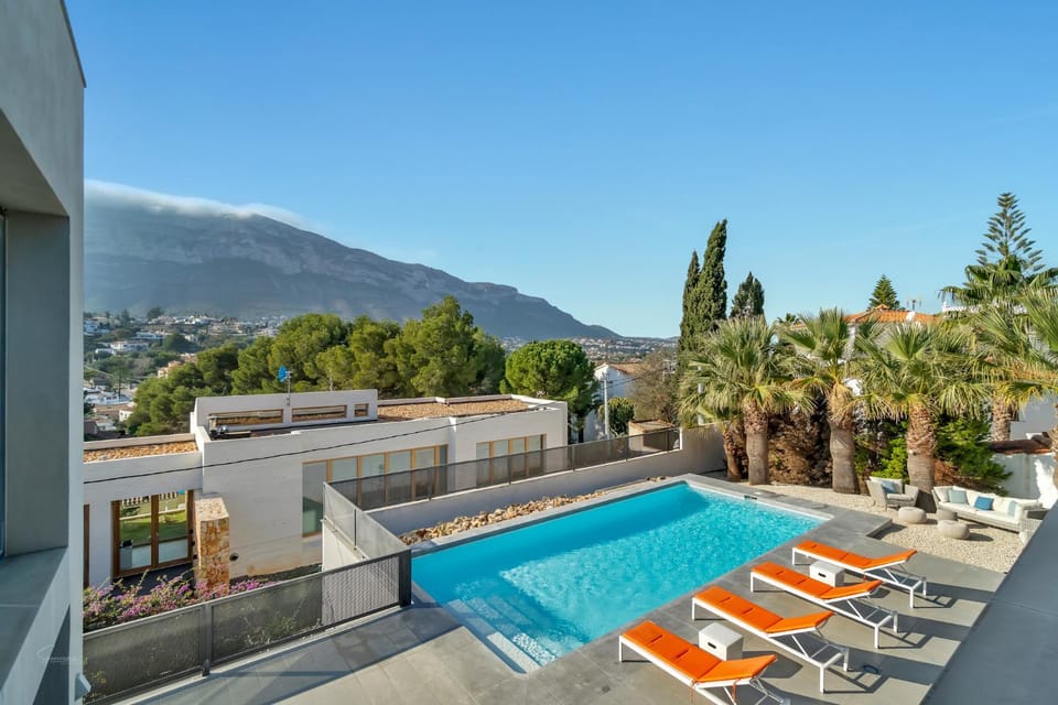 Property building, Balcony/Terrace, Swimming pool