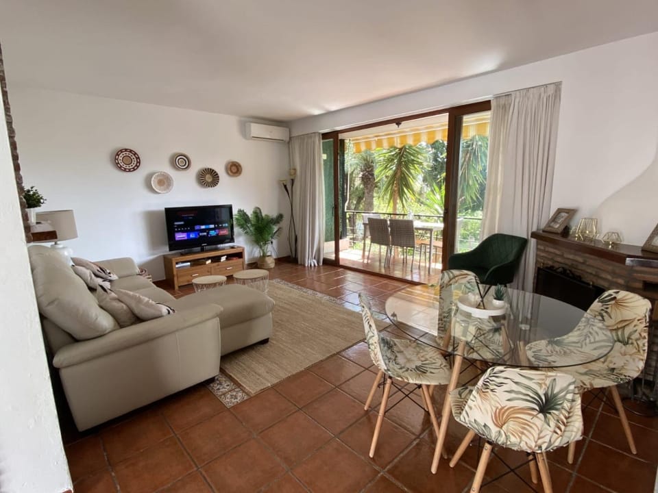 M&H Torremolinos Apartment in Torremolinos