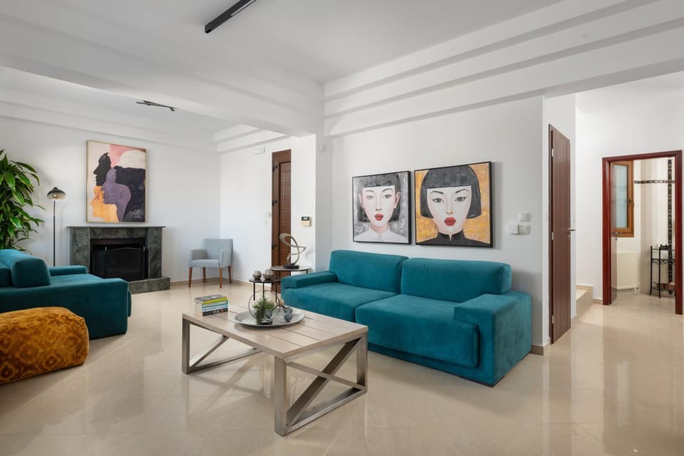 TV and multimedia, Living room, Seating area, fireplace