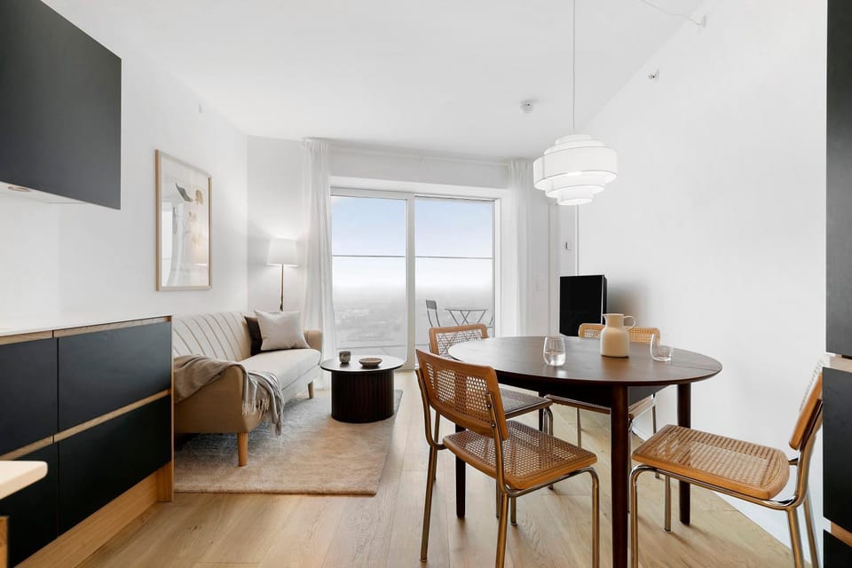 TV and multimedia, Living room, Photo of the whole room, Seating area, Dining area