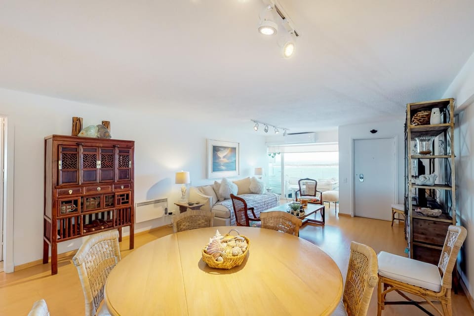 TV and multimedia, Living room, Dining area