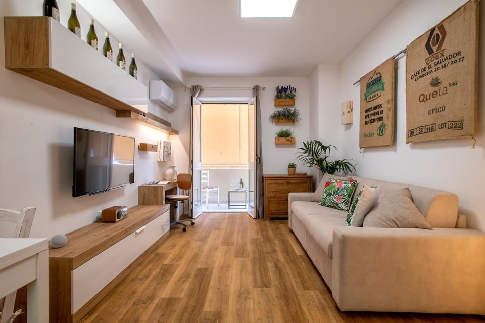 TV and multimedia, Balcony/Terrace, Living room, Seating area, Evening entertainment