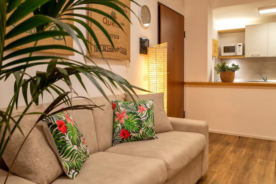 Kitchen or kitchenette, Living room, Seating area
