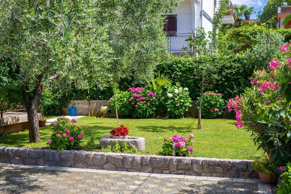Off site, Garden