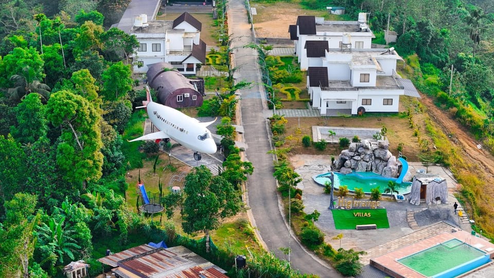 Property building, Day, Natural landscape, Bird's eye view, Garden, Ski School, Swimming pool