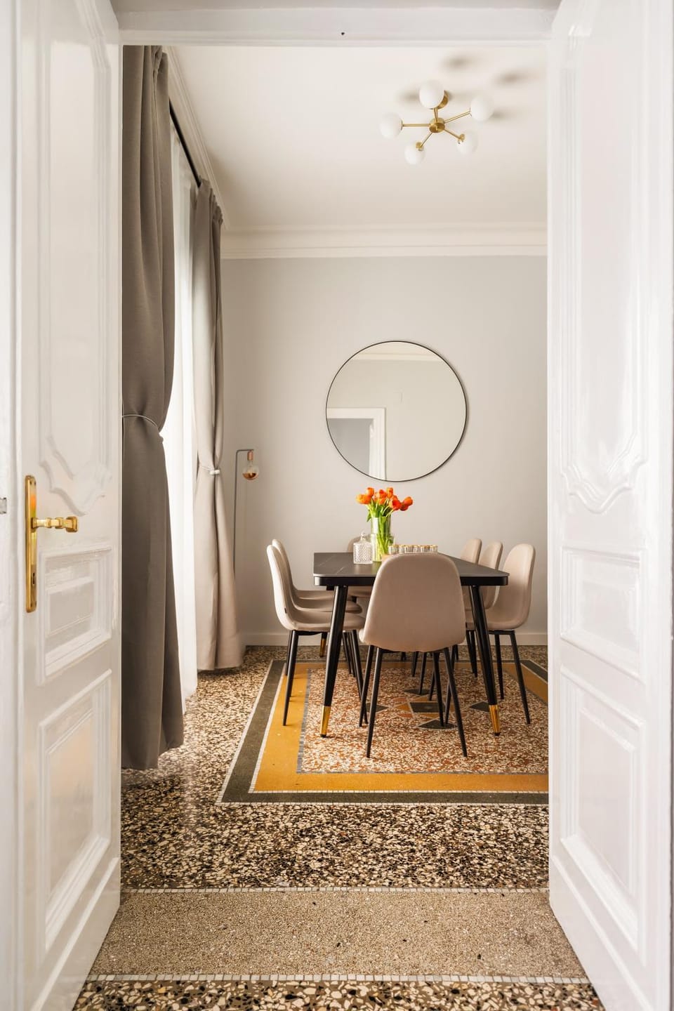Seating area, Dining area
