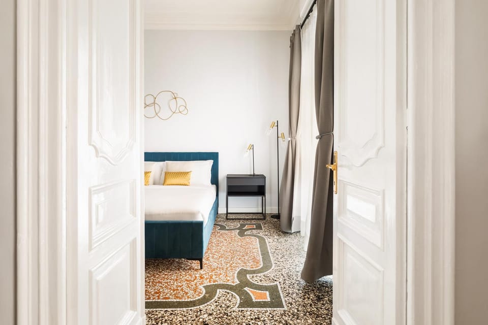 Photo of the whole room, Bedroom