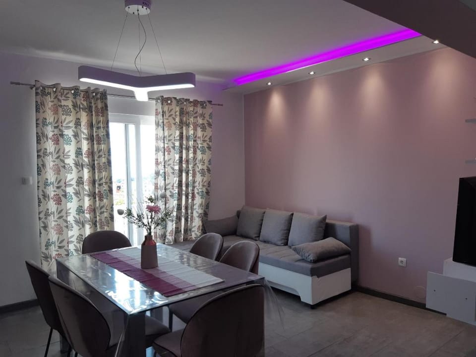 Seating area, Dining area