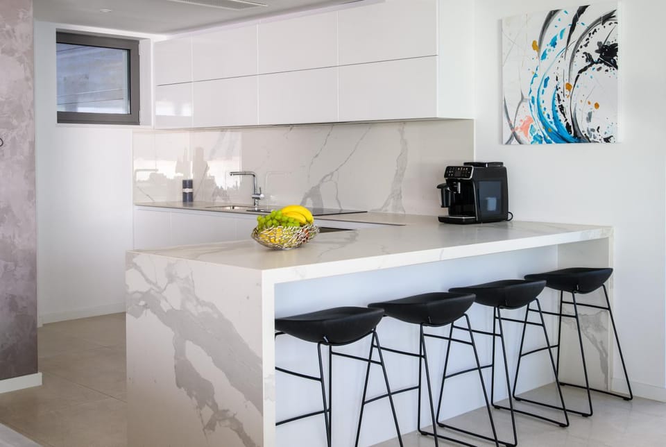 Coffee/tea facilities, Kitchen or kitchenette, Dining area