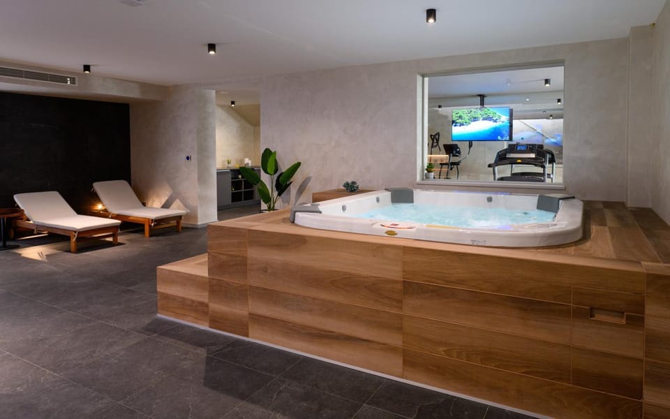 Hot Spring Bath, Hot Tub, Hot Tub, Spa and wellness centre/facilities
