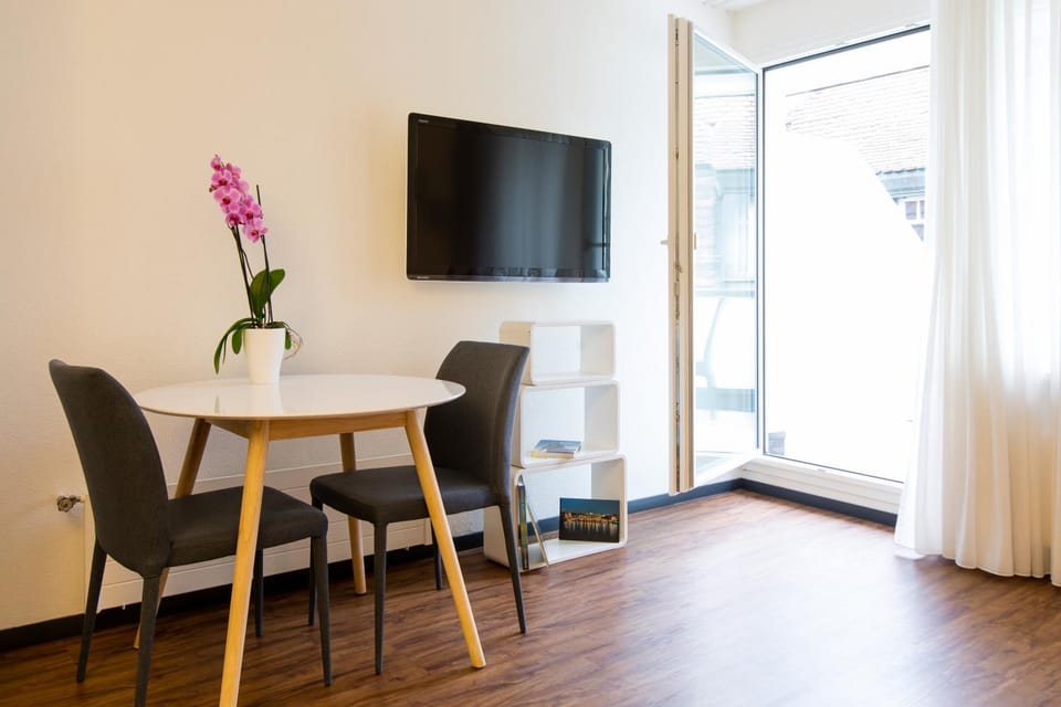 Communal lounge/ TV room, Balcony/Terrace, Dining area