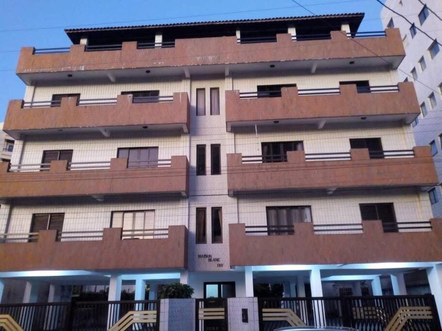 Cobertura duplex piscina churras e 2 vagas super arejado Apartment in Itanhaém