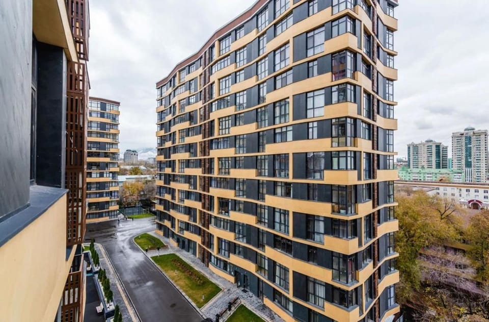 Просторная 1-комнатная квартира в центре города в ЖК Бизнес-класса Apartment in Almaty