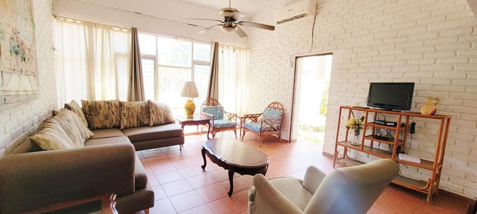 Communal lounge/ TV room, TV and multimedia, Seating area, Evening entertainment