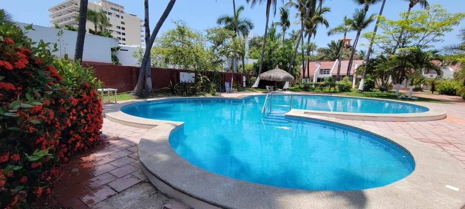 Garden view, Pool view, Swimming pool, sunbed