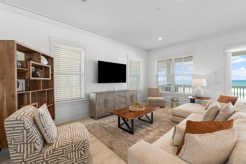 TV and multimedia, Living room, Decorative detail, Seating area
