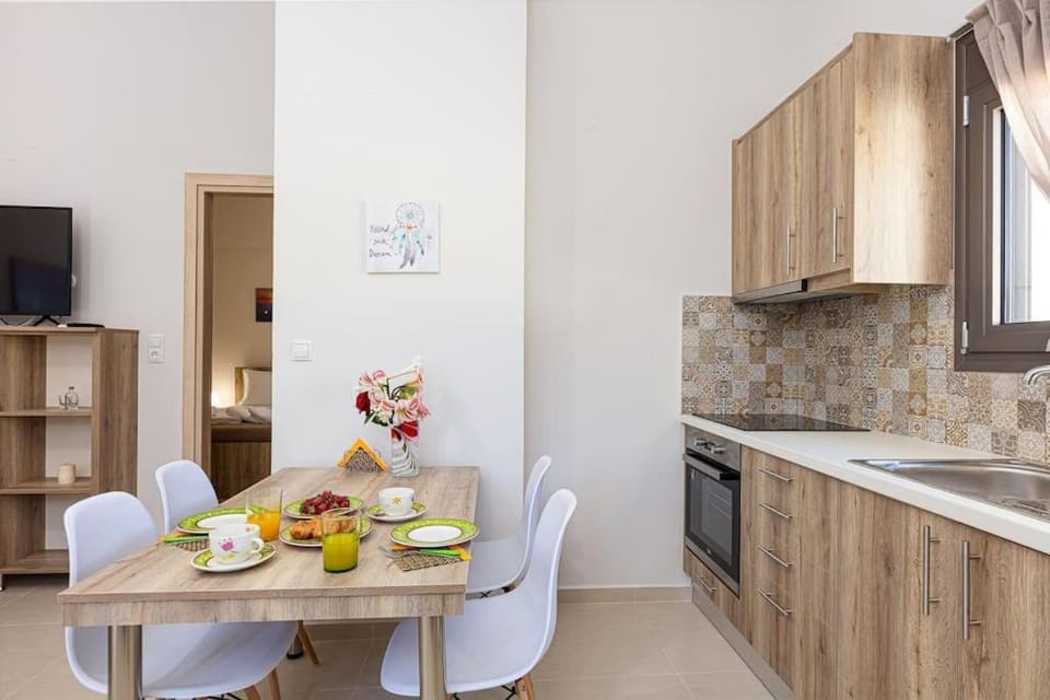 Aretousa apt, next to the beach! Apartment in Rethymno
