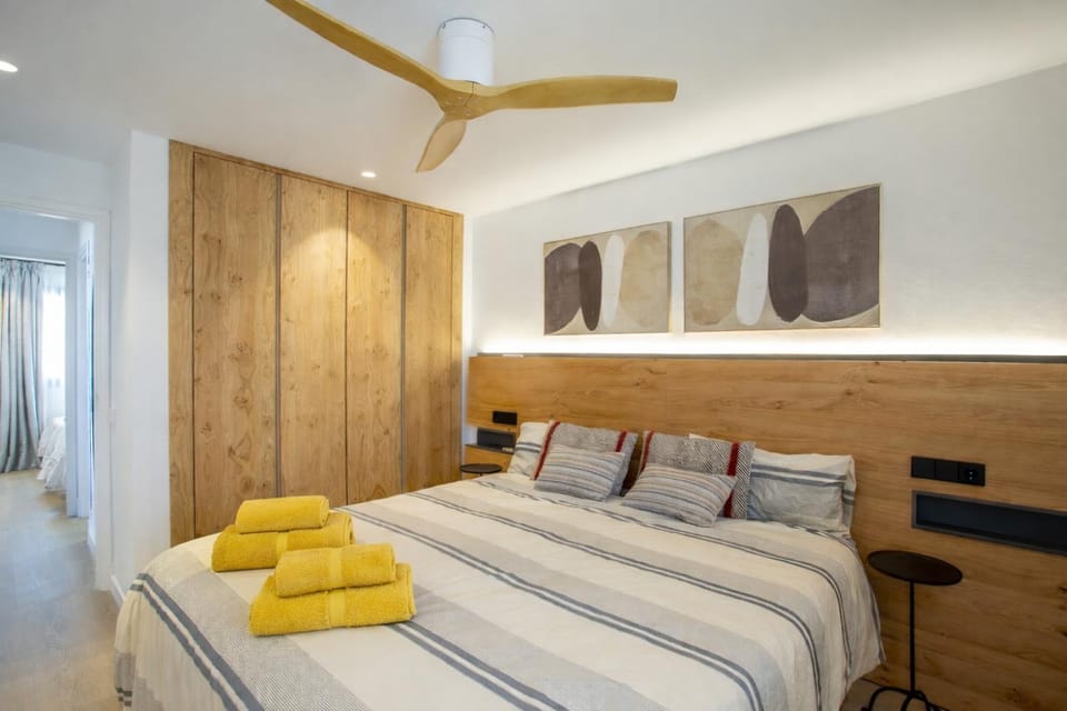 Bed, Photo of the whole room, Bedroom, towels, wardrobe