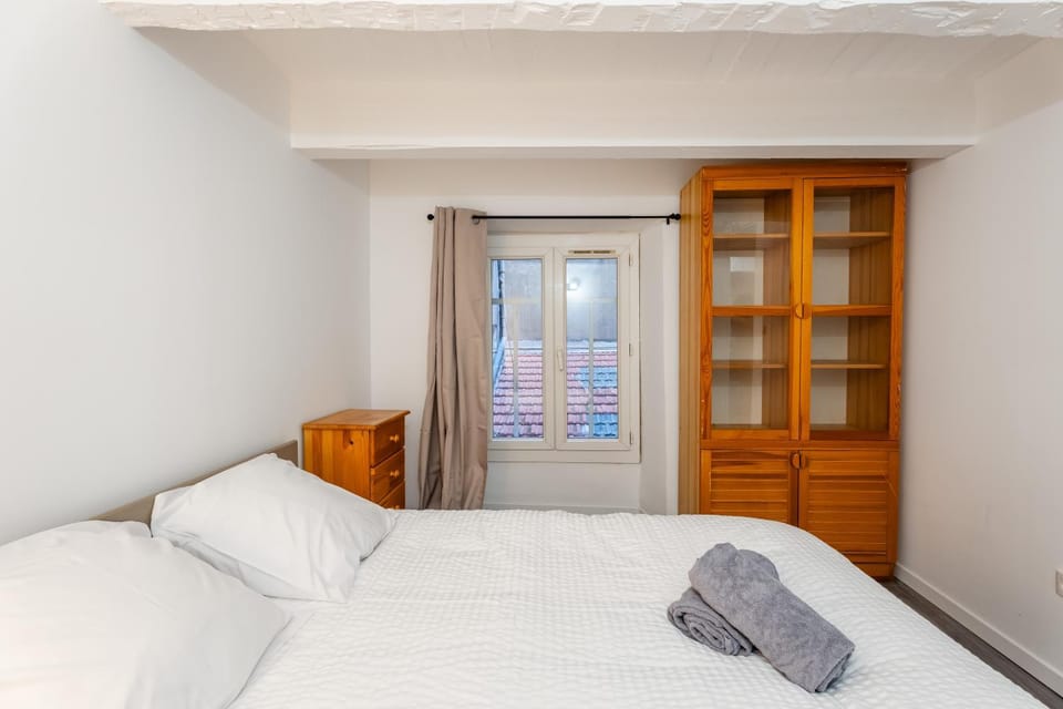 Bed, Photo of the whole room, Bedroom, towels, wardrobe