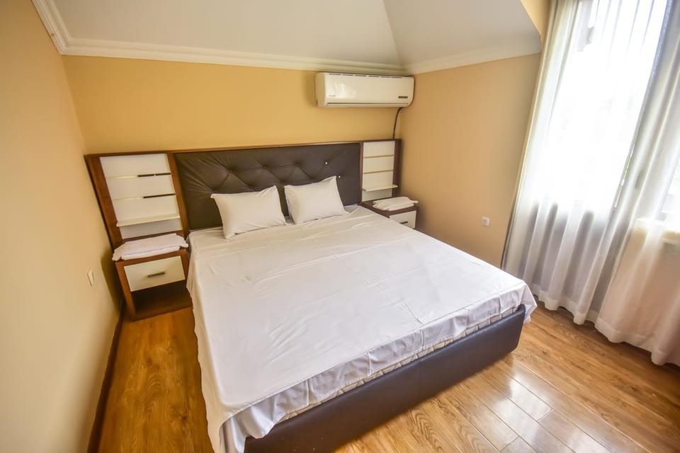 Bed, Bedroom, air conditioner