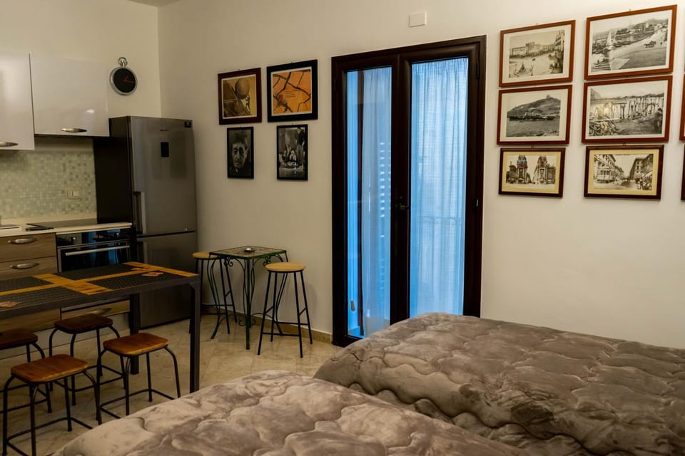 Bed, Kitchen or kitchenette, Living room, Dining area