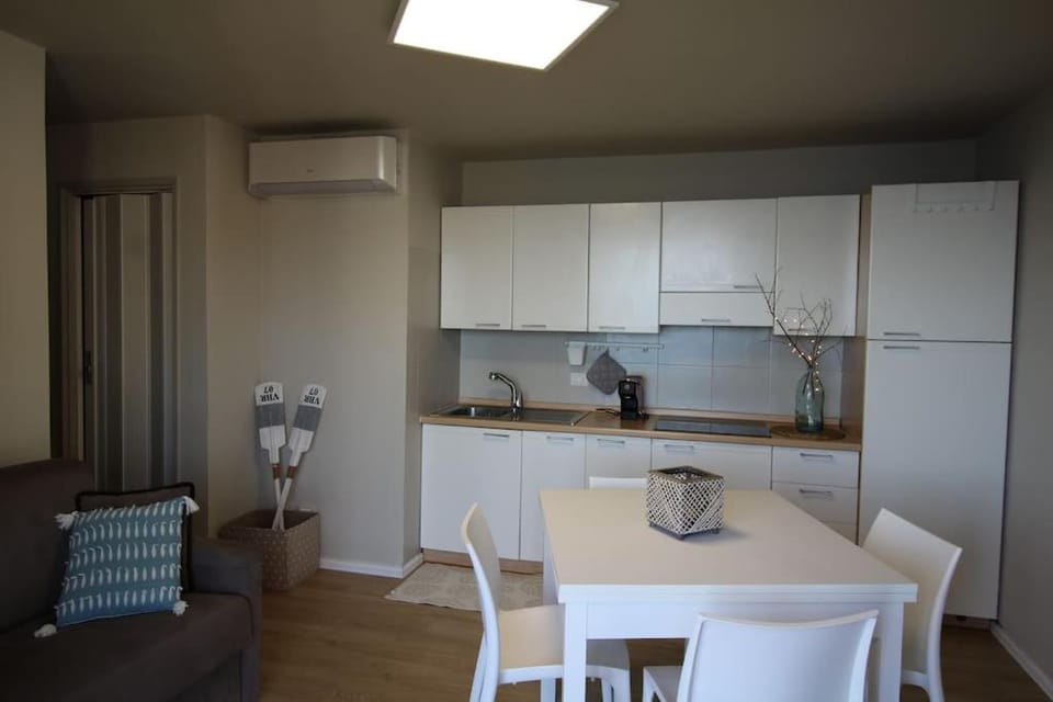 Terrace on the sea: beach & pool Apartment in Liguria