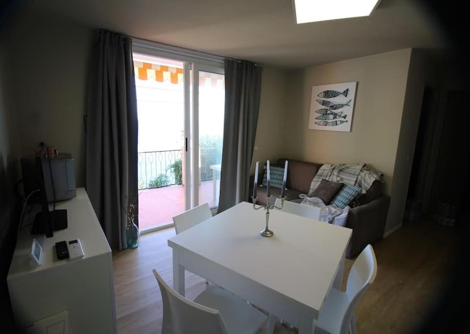 Terrace on the sea: beach & pool Apartment in Liguria
