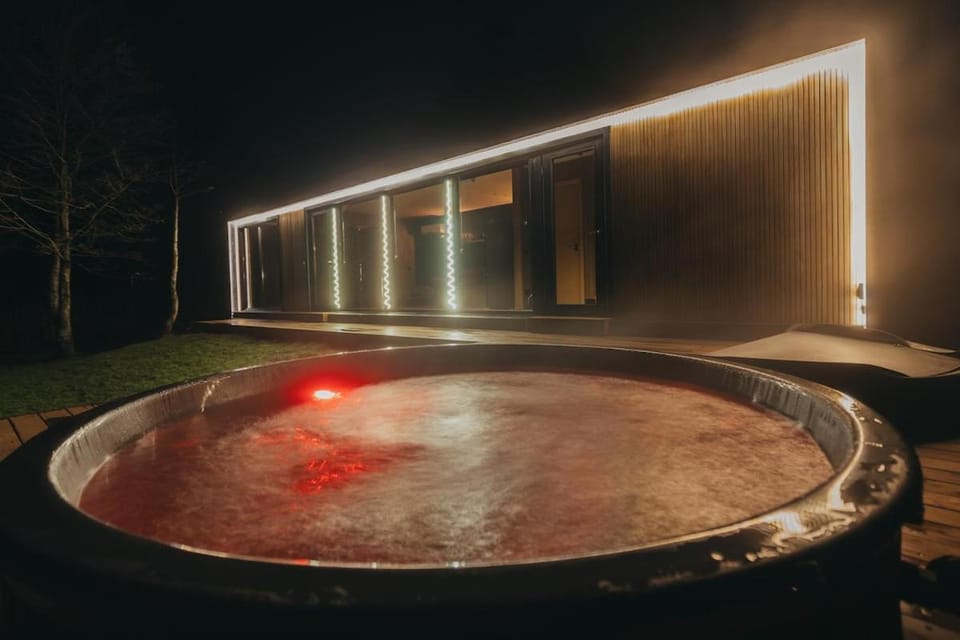 Night, Hot Tub