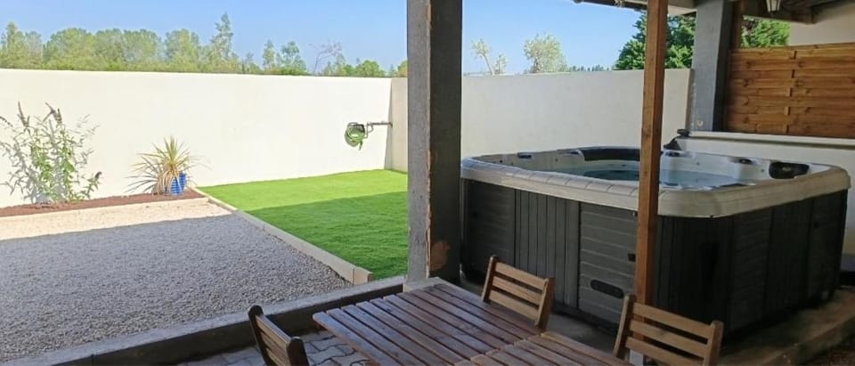 Hot Tub, Garden view