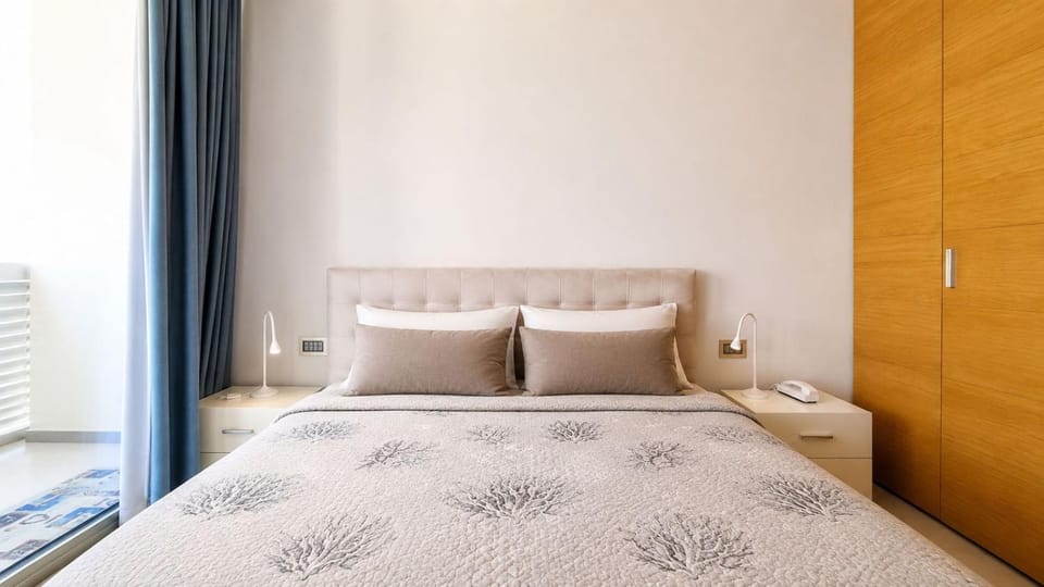 Bed, Photo of the whole room, Bedroom, internet