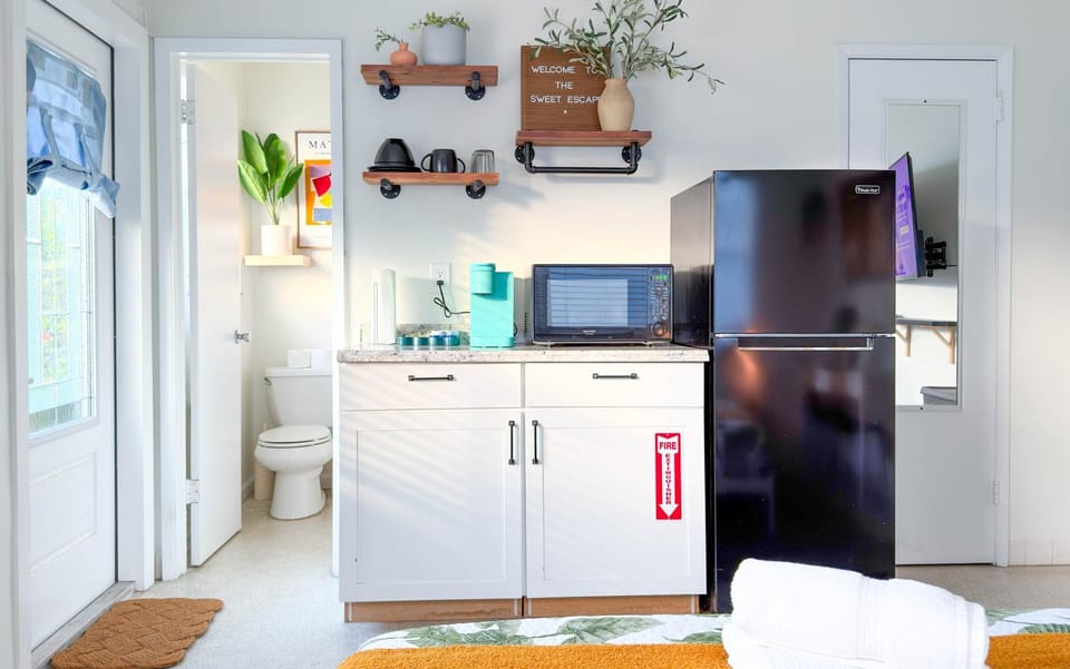 The Sweet Escape Studio - Pets/Parking/Beach Apartment in Fort Lauderdale
