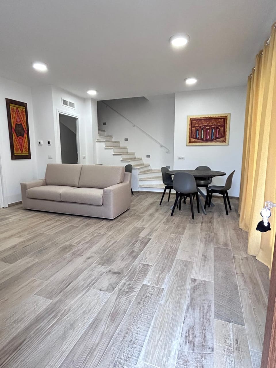 Living room, Seating area