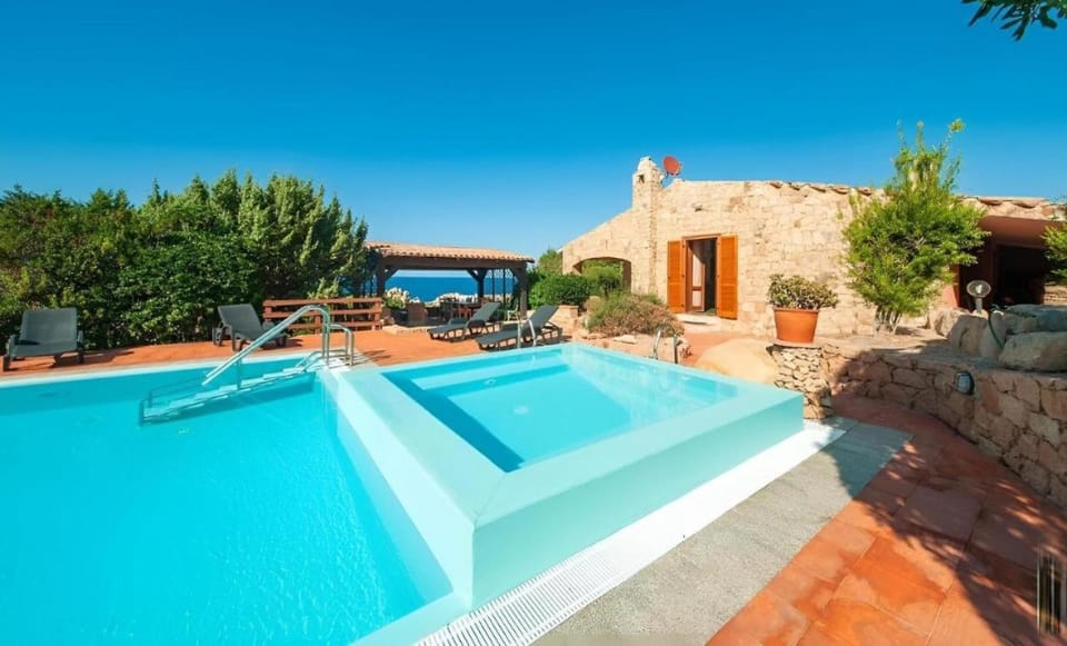Property building, Day, Pool view, Swimming pool, sunbed