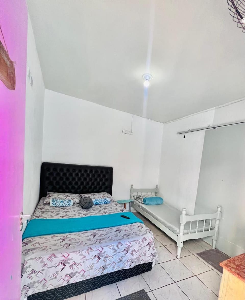 Bed, Bathroom, TV and multimedia, minibar, towels