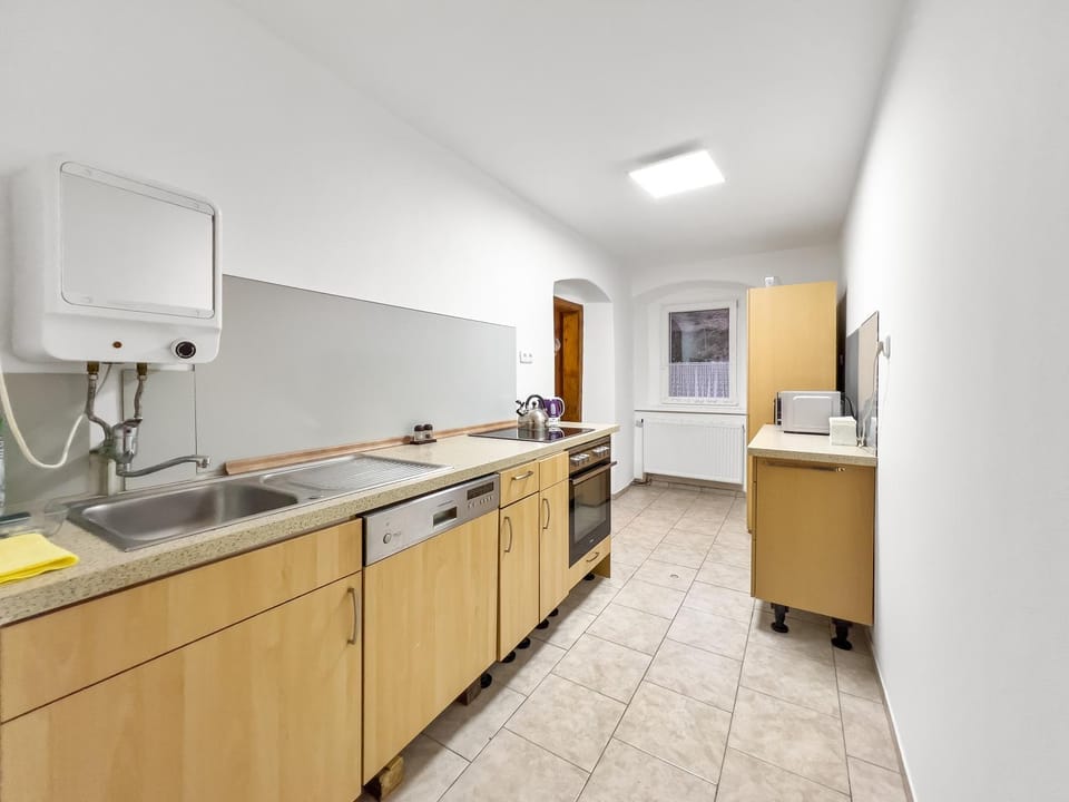 Kitchen or kitchenette, microwave, oven, stove