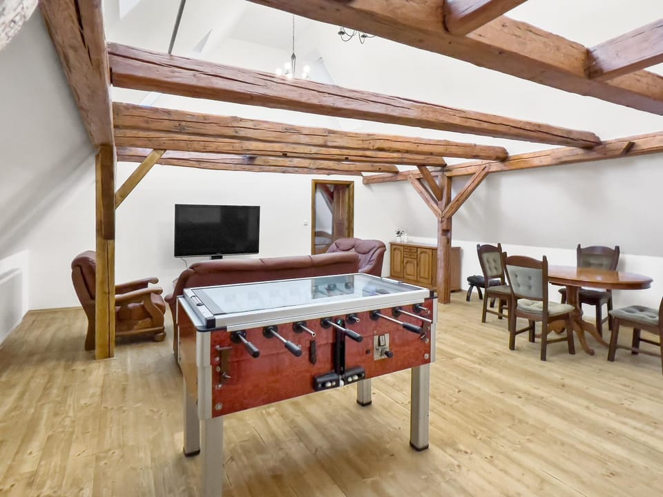 Communal lounge/ TV room, Game Room, Spa and wellness centre/facilities, Seating area, Evening entertainment