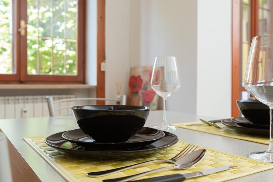 Kitchen or kitchenette, Food and drinks, Dining area, Food, Drinks